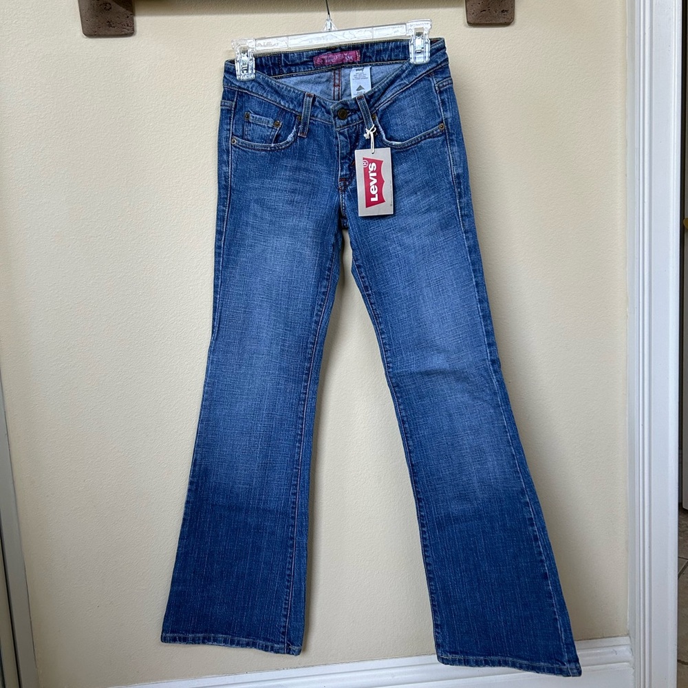 NWT Levi’s flare style jeans